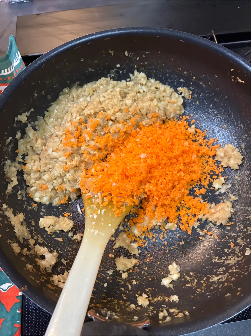 カレーを作っている様子