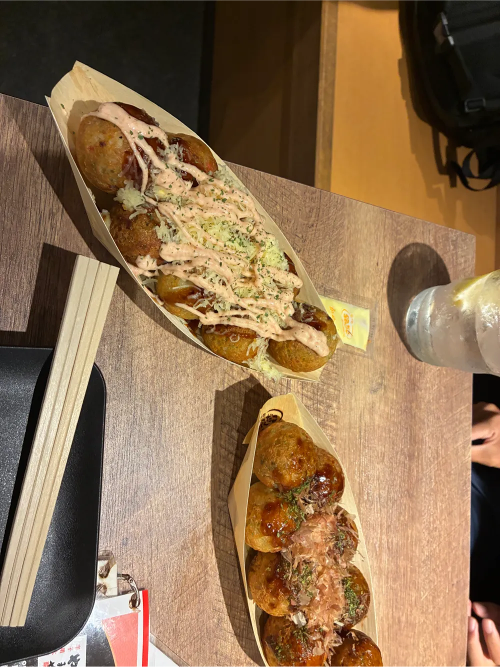 明太チーズたこ焼きと普通のたこ焼き